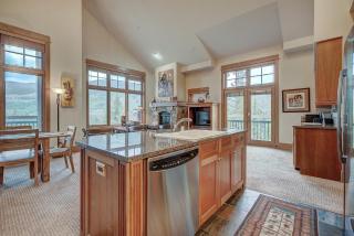 Luxurious 3 BR in River Run Village Featuring Ski in, ski out condo - 8