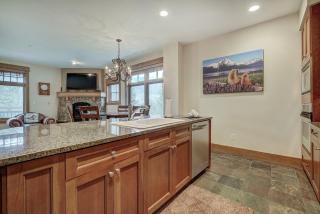 Luxurious 2 BR in River Run Village Featuring Ski in ski-out condo - 9