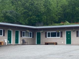 Silver Maple Motel - Haliburton - 3