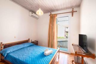 Nona Marina's refurbished family home - Benitses - 2