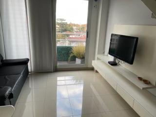 Departamento moderno con cochera en lomas de Zamora - Lomas de Zamora - 0