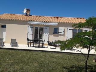 Maison récente 5 pers, proche mer et bourg, jardin, barbecue, wifi, animaux sur demande - FR-1-476-165 - Grues - 0