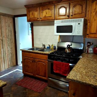 Vintage Cozy Family Home near National Parks - 9