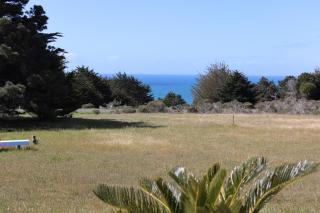 Cozy Getaway with Ocean View and Private Entrance! - Gualala - 9
