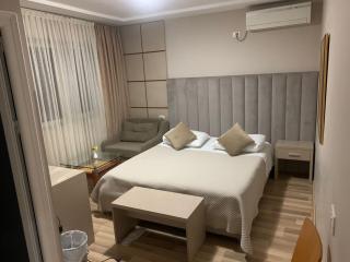Freddy's Hotel - Tirana - 2
