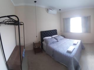 Casa incrível com 2 quartos e estacionamento incluso - 8