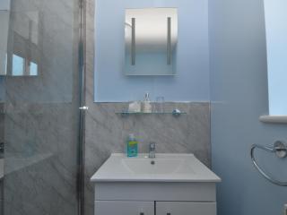 Belle Vue Guesthouse - 8