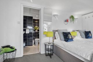 Escape to the Sea Large Property- beach 150 meters- Sleeps 5 - FAST WIFI - Brighton & Hove - 2