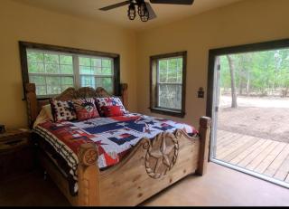 Waterfront Lonestar Cabin in a Magical Forest - Waller - 4