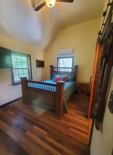 Waterfront Lonestar Cabin in a Magical Forest - Waller - 2