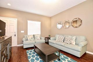 Luxury 3 Bedroom Townhouse, Comfortable Sleeps 8 Super Close To Disney! - Kissimmee - 5