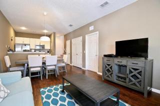 Luxury 3 Bedroom Townhouse, Comfortable Sleeps 8 Super Close To Disney! - Kissimmee - 4