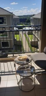 Hotel-styled apartment Spare room shared space Fourways - Sandton - 3