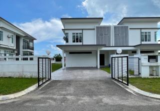 Desaru Arcadia Villa with Pool Table, Outdoor BBQ, Indoor Steamboat by Beestay - 9