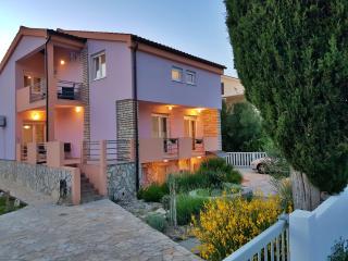 Cypress Tree Holiday Apartments - 7