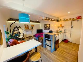 3 Bed Apartment/Explore the Area/Enjoy our Pub - 6