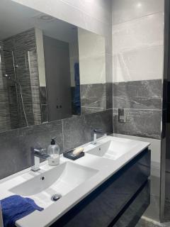 Spacious Ground Floor Luxury Apartment with underground parking - 7