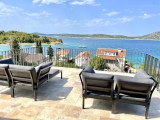 Spacious new villa with pool above the pristine beach - FIRST SEASON PRICING!!! - Prvić Šepurine - 9