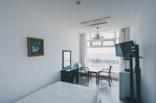 Hotel White House - Jeju - 0