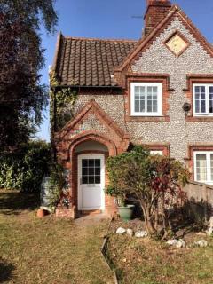 Corner Cottage - base for exploring North Norfolk - Bodham - 7