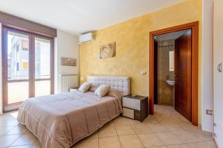 Roomy Apartment with Terrace & Parking - 3