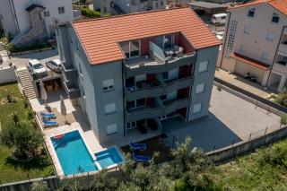 Apartments Karlo - Podstrana - 0