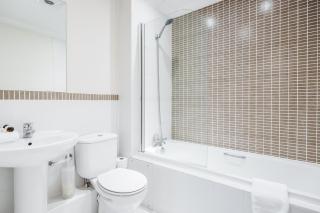 Roomspace Serviced Apartments - Royal Swan Quarter - Leatherhead - 2