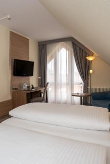 Hotel Kastanienhof - Erding - 6