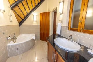 Legend Safaris 257B - in Kruger Park Lodge - 1