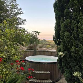 Gorgeous Country Cottage on outskirts of Bath with Wood Fired Hot Tub - Midford - 0