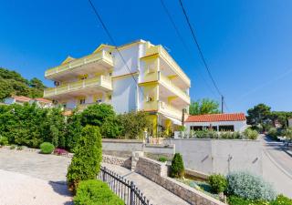 Apartments Meri - Banjol - 0