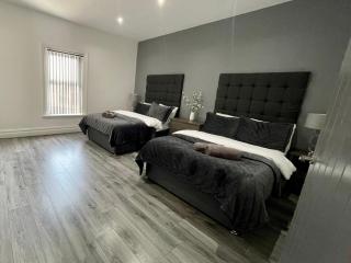 Reads Luxury Jacuzzi Apartments - Blackpool - 6