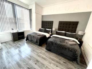 Reads Luxury Jacuzzi Apartments - Blackpool - 2