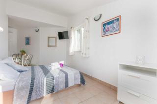 Apartmani Neno - Lokva Rogoznica - 1