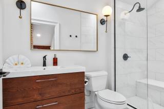 Fab 1838 Garden District 5BR with Parking And Balcony - New Orleans - 2