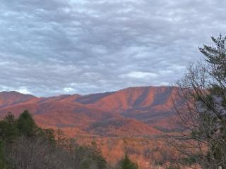 Gatlinburg Smoky Mountain Cabin Amazing Views - 1