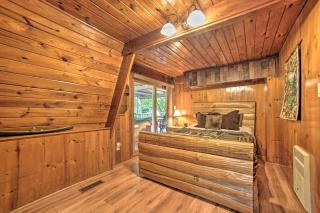 A-Frame Gatlinburg Cabin with Deck and Private Hot Tub - Gatlinburg - 1