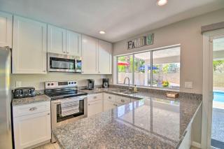Modern Scottsdale Getaway with Pool and Putting Green! - Phoenix - 8