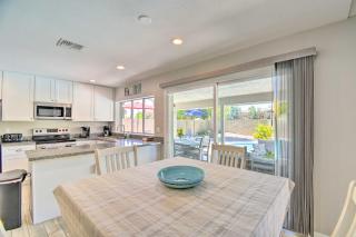 Modern Scottsdale Getaway with Pool and Putting Green! - Phoenix - 2