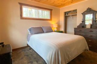 Burns Lake Cabin with Dock, Fire Pit, Rowboat and More - Little Round Lake - 2