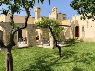 Comfortable House with Fenced Garden - Surano - Fireplace - Surano - 6