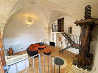 Comfortable House with Fenced Garden - Surano - Fireplace - Surano - 9