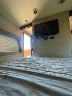 RV2 Stunning RV Private Netflix FreeParking - Moreno Valley - 9