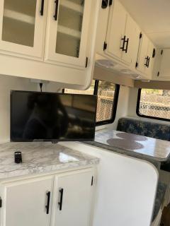 RV2 Stunning RV Private Netflix FreeParking - Moreno Valley - 3