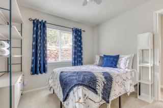 3 BR Home, Short Walk to Town Dog-Friendly - 9