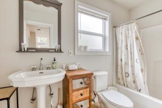 3 BR Home, Short Walk to Town Dog-Friendly - 6