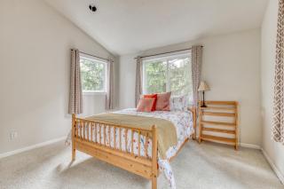 3 BR Home, Short Walk to Town Dog-Friendly - 5