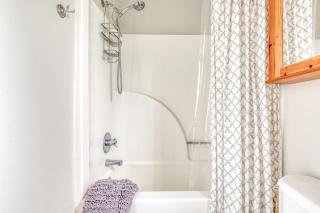 3 BR Home, Short Walk to Town Dog-Friendly - 1