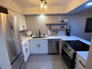 Next to Lake, Pool, 10 Acre Park, 1 Mile to Town, Best Prices - Chelan - 6