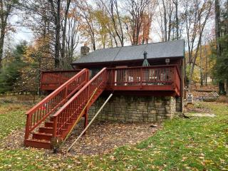 Cubs Den - Hot Tub- Walk to Lake- Fire Pit - Kayaks - Oakland - 7